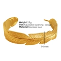 Bracciale rigido a piuma dorata in acciaio inossidabile placcato oro 18K, largo 14 mm - Forma di Piuma Colore Oro (SZ42) / 14mm