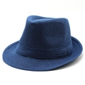 Vue détaillée de la texture tressée bleu foncé sur un chapeau de soleil Fedora classique - M (56-58cm) / Bleu marine
