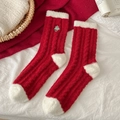 Calze natalizie rosse in peluche con bordo a contrasto e ricamo di un albero di Natale - Velluto Australiano Albero di Natale