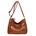 Borsa a tracolla vintage marrone in pelle morbida con tasche multiple e cinturino - Marrone