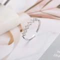 Elegant geometric lattice ring with sparkling zircon stones in a silver-tone finish - Silver (D7303)