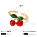 Vergoldeter Edelstahlring mit rotem Kirsch-Anhänger und kleinem grünen Blattdetail - Kirsch-Stil (NB-R24408)