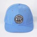 Casquette de baseball bleue à visière plate avec écusson brodé New York City NYC - Bleu Ciel