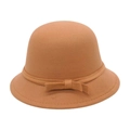 Elegante sombrero de fieltro camel con lazo decorativo en estilo retro británico - Talla única / Camel (Sombrero Cloche con Lazo Camel)