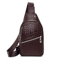 Sac de poitrine pour homme en cuir tressé marron foncé avec fermetures éclair argentées - Marron