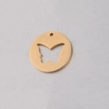 Dettaglio del ciondolo a farfalla dorato in acciaio inossidabile con design a specchio - Farfalla Rotonda Cava Dorata (23mm)