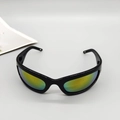 Dettaglio degli occhiali da sport MOD8401 con montatura nera e lenti a specchio vivaci - Montatura Nera Lente a Specchio Colorata