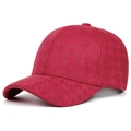 Dettaglio cappello bordeaux con trama pied de poule e classica struttura a 6 pannelli - Regolabile / Rosso