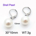 Orecchini in acciaio placcati oro 18K con perle di conchiglia bianche da 10mm - Forma Rotonda (KE44016-Z)