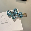 Barrette à cheveux nœud en cristal bleu clair sur carte avec base en métal poli - Bleu