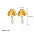 Detailansicht der Ginkgo-Ohrringe aus Gold mit Perlen, Größe 20x31mm, Gewicht 4,8g - Gold Ginkgoblatt Perle