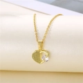 Goldene Herz-Halskette mit Zirkonia-Anhänger auf einem schlichten, hellen Hintergrund - Gold (mit Kette)