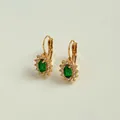 Boucles d'oreilles dorées avec pierres vertes ovales et bordure fleurie en zircon - Style Zircon Vert Or (KDE1521)