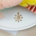 Ciondolo a forma di timone in smalto rosa e bianco con cristallo su base dorata - Timone Rosa e Bianco (5)