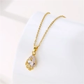 Detailansicht des 18K Gold Wassertropfen-Zirkon-Anhängers mit einer Gliederkette - Pfau Wassertropfen Anhänger / Gold
