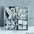Set di ornamenti natalizi argentati con stelle, campanelli e bastoncini in scatola - Argento Stile B