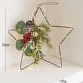 Ghirlanda natalizia a stella con luci LED, aghi di pino, bacche rosse e telaio da 30cm - Ornamento a Luce Stellare