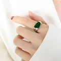 Anillo irregular de acero inoxidable plateado con incrustación de esmalte verde oscuro - US 7 / Plateado
