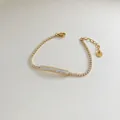 Goldenes Edelstahl-Tennisarmband mit rechteckigem Stab und weißen Zirkonia-Steinen - Edelstahl/Zirkonia / Gold Pavé Rechteckige Bar Stil (SBK183)
