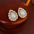 Orecchini a perla vintage a goccia con cristalli di zircone e finitura oro - Perno in argento-Bianco