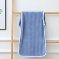 Absorbent grey-blue coral fleece towel with stripe texture and white woven edges - Towel (35x75cm) / Blue