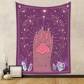 Dettaglio dell'arazzo viola con zampa di gatto rosa e simboli mistici dello zodiaco - 73X95CM / GT220504 (Mystic Paw)-Brushed