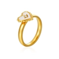 Anillo de corazón bañado en oro de 18K con nácar y cristal sobre fondo blanco - Anillo de corazón de concha blanca