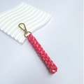 Porte-clés artisanal en paracorde magenta avec fermoir mousqueton doré élégant - Rose Rouge