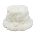 Primer plano de textura de piel sintética blanca y patrón de bloques en el gorro de invierno - M (56-58cm) / crema