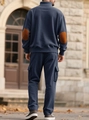 Achteraanzicht van donkerblauw corduroy trainingspak met bruine elleboogstukken - S / Marineblauw