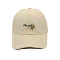Dettaglio del ricamo Xinoush su cappello da baseball in tela beige con 6 pannelli - M (56-58cm) / Beige