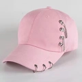 Modische rosa Baseballkappe mit silbernen Metallringen und Kettenverzierung für Damen - L (58-60cm) / Doppelkette / Rosa