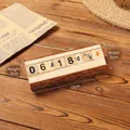 Calendrier en bois rustique avec base en écorce naturelle et blocs de date réglables - Moment du Jour - Modèle Classique