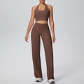 Detail von dunkelbraunem Yoga-Set mit Neckholder-Sport-BH und weiter Trainingshose - S / Kastanienbraun