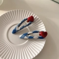 Set de pinzas para el pelo a cuadros azules y blancos con dijes de corazón rojo - Juego de 2 Pinzas para el Cabello de Corazón de Cuadros Azules