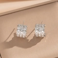 Boucles d'oreilles alvéolées en argent serties de zircons pour un look sophistiqué - Stud boucles d'oreilles / Argenté