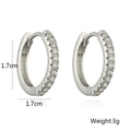 Detail van zilveren oorringen met zirkonia, afmetingen 1,7cm en gewicht van 3g - Groot (1.7cm) / Zilver