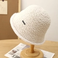 Sombrero de pescador de lana de cordero sintética beige con ala de felpa suave - Blanco