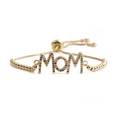 Pulsera MOM dorada ajustable con circonitas de colores sobre un fondo blanco puro - Cadena de Caja de Cuentas / Dorado