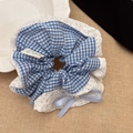Coletero de cuadros azules con ribete de encaje, lazo de seda y perla - Coletero de Doble Cara de Encaje a Cuadros Azules