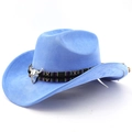 Détail d'un chapeau de cowboy en daim bleu ciel avec ruban tissé et tête de taureau argentée - M (56-58cm) / Bleu ciel profond