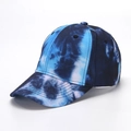 Detalle de la gorra de béisbol de seis paneles con patrón tie-dye en azul y blanco - Ajustable / Tie Dye Azul
