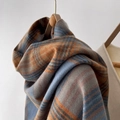 Dicker Retro-Karoschal in Blau, Orange und Grau aus weicher Kaschmir-Imitat-Wolle - Verdickter langer Stil mit Fransen / Blau-Grau-Orange Farbe(06309)