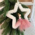 Fata ballerina con piume rosa in una stella di peluche bianca sull'albero di Natale - Fata Stella / 15*17cm