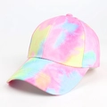 Détail d'une casquette de baseball colorée en tie-dye avec une structure à six panneaux - Réglable / Bleu Pâle