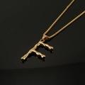 Collana con ciondolo lettera F placcata in oro 18K con texture lavica organica - Ciondolo lettera F dorata