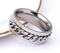 Close-up of a silver spinning ring featuring a movable cuban chain inlay on a polished band - US 6 / 8MM Chain Ring Silver