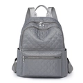 Mochila de nailon gris medio acolchada con bolsillos de cremallera y costura diamante - Gris