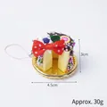 Portachiavi mini torta in PVC con glassa al cioccolato, bacche e cinturino rosa - Fiocco a pois rosso con cinturino rosa