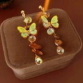 Detalle de pendientes vintage de mariposa con cuentas ámbar en caja terciopelo - Aguja de Plata - Marrón - Color AB